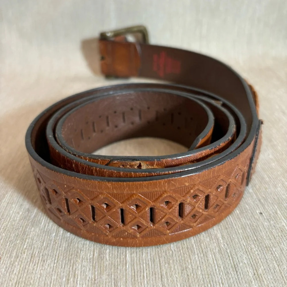 LEVI’S  STRAUSS Sz 42-44 Perforated & Braided Leather Belt - Picture 4 of 7